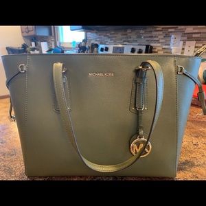 Michal Kors Med. Voyager leather tote, Olive Green